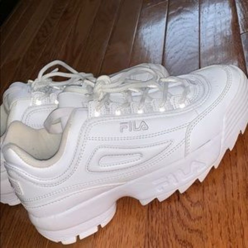 NEVER WORN FILAS